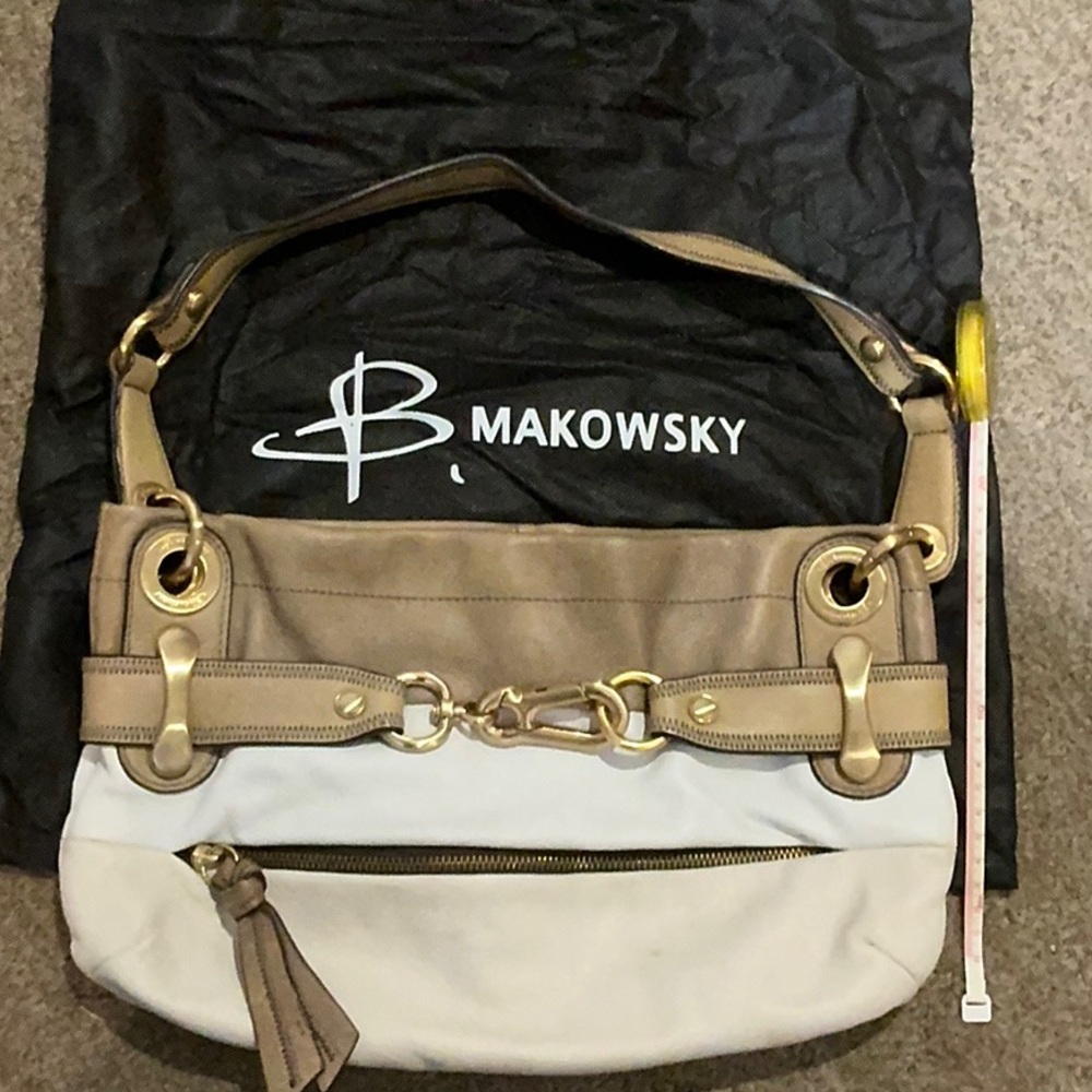 B. Makowsky Beige and White Leather Shoulder Bag - Picture 4 of 8
